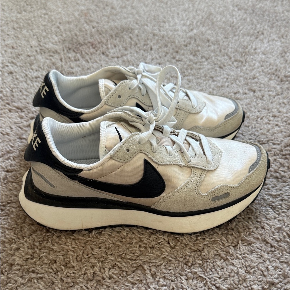 Nike phoenix waffle Shoes